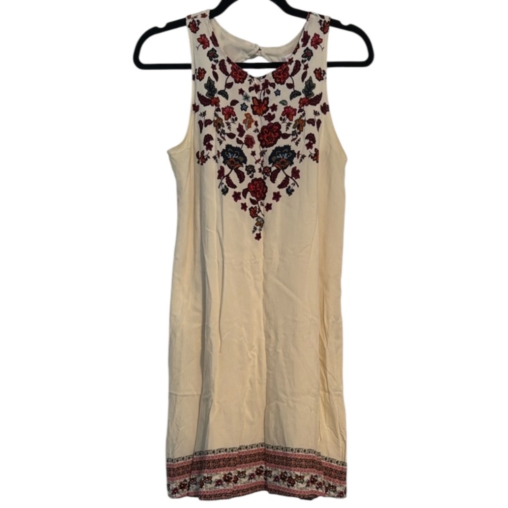 🖤 Xhilaration Floral Detail Shift Dress